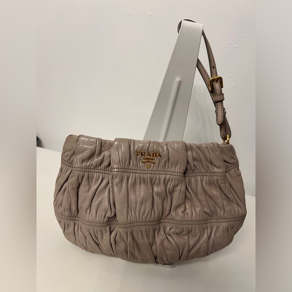 Prada clutch - Picture 2 of 11